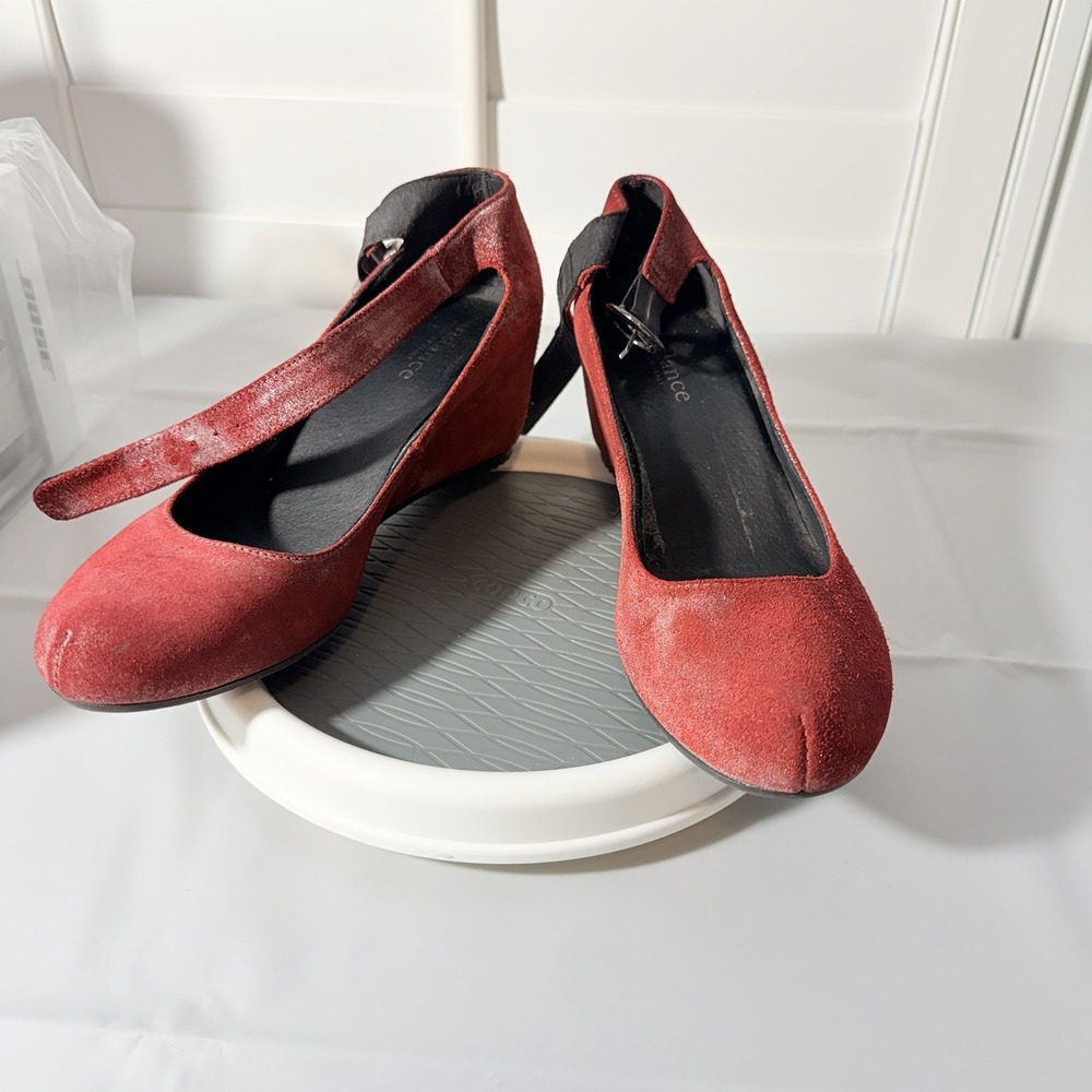 Sundance Red Silver Glitter Suede Wedge Ankle Strap Closed Toe‎ Women Sz 39/ 8